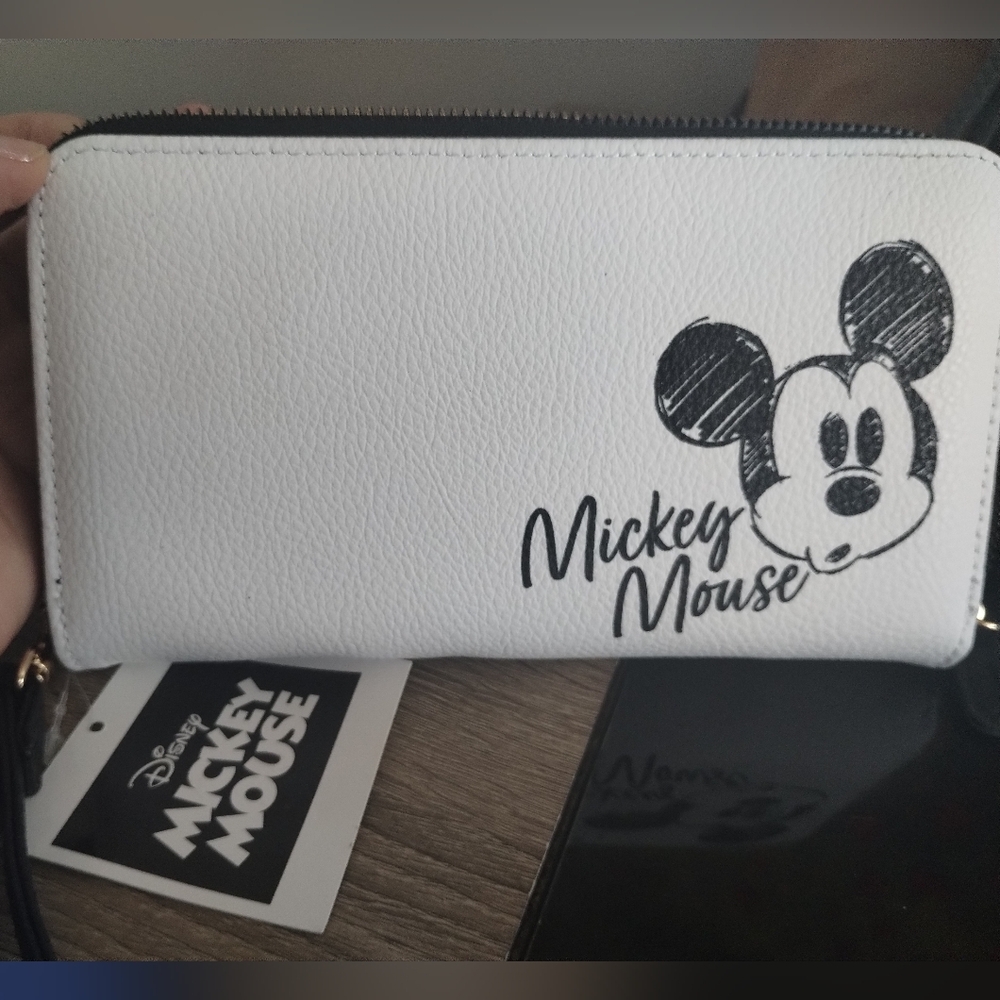 Mickey Mouse White/Black Zippered Womens Wallet, Divided Interior GOLD Fixtures - Picture 3 of 4